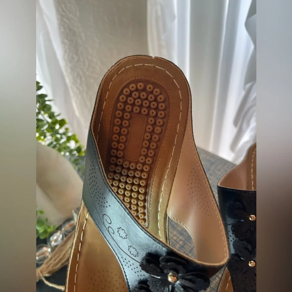 Born Black Wedge Sandals Size 10